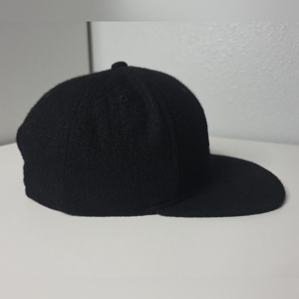 Stussy All-Black Tonal Logo Snapback Hat - Picture 3 of 7